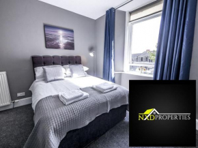 New Superhost Listing: Bright flat nr. University